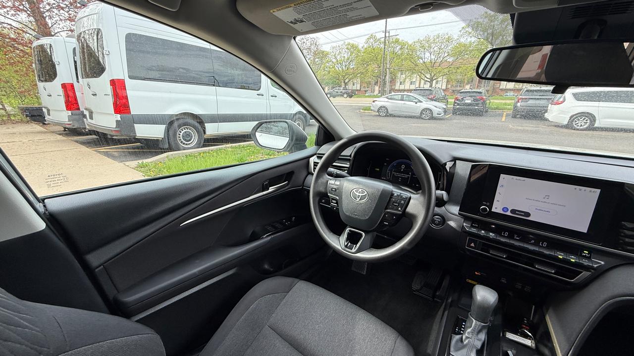 Toyota Camry Hybrid XLE 2025