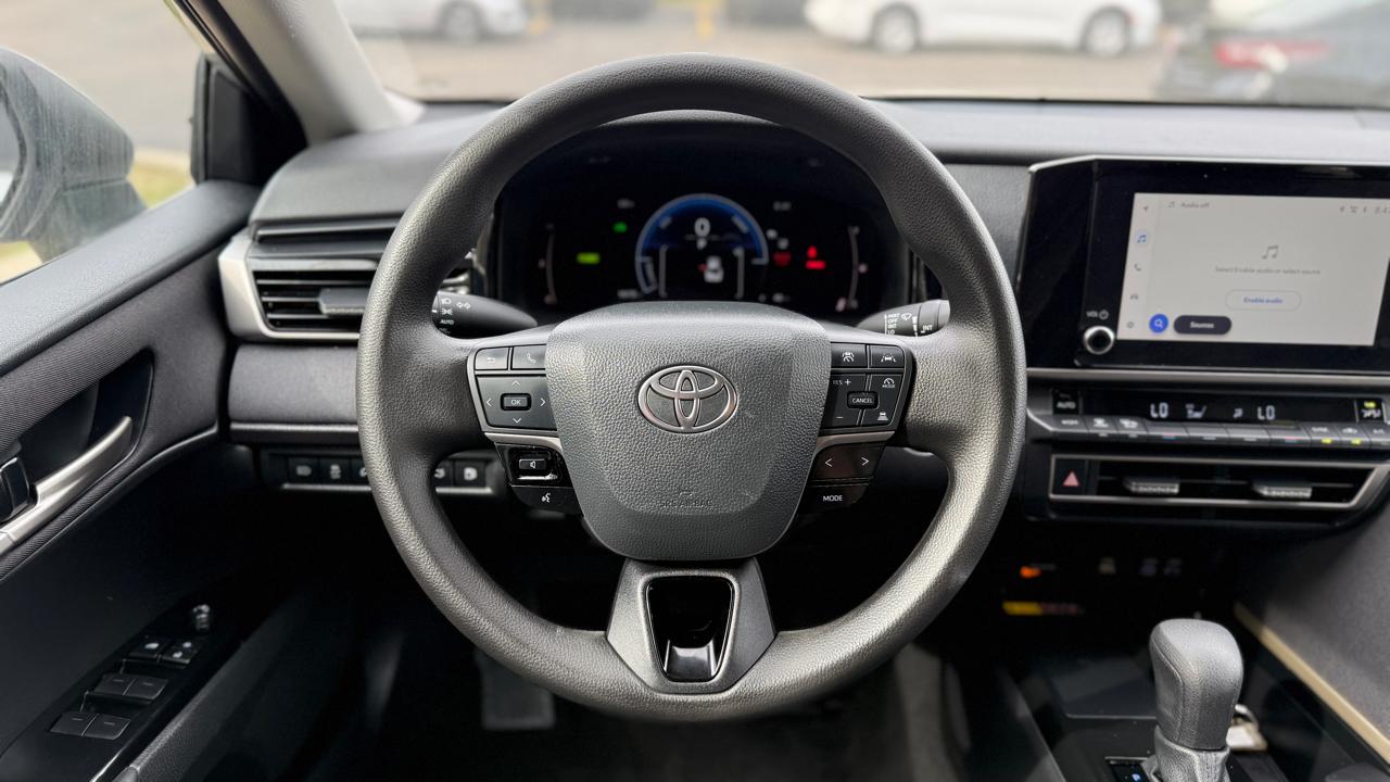 Toyota Camry Hybrid XLE 2025