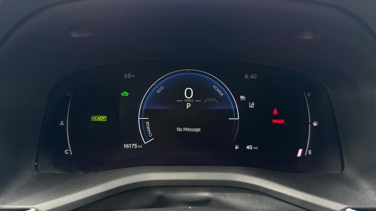 Toyota Camry Hybrid XLE 2025