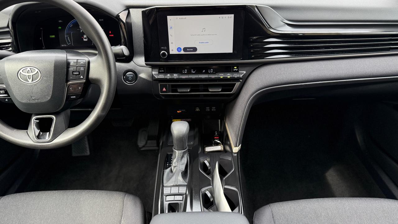 Toyota Camry Hybrid XLE 2025