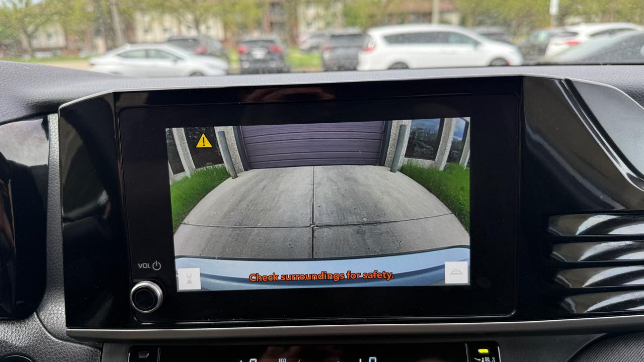 Toyota Camry Hybrid XLE 2025