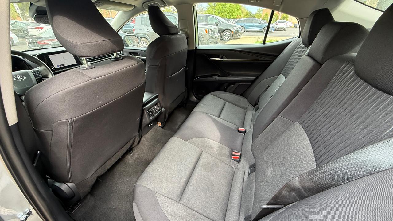 Toyota Camry Hybrid XLE 2025