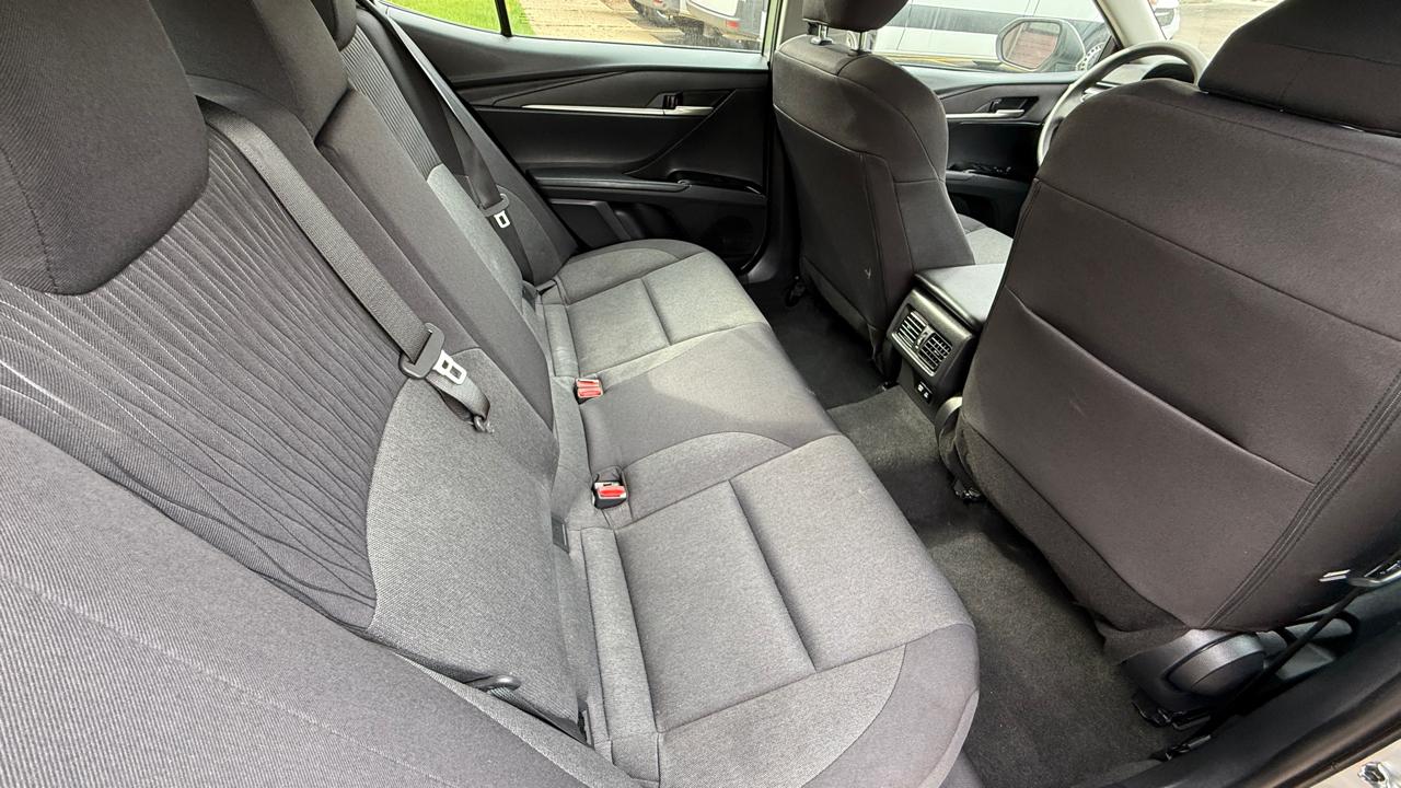 Toyota Camry Hybrid XLE 2025