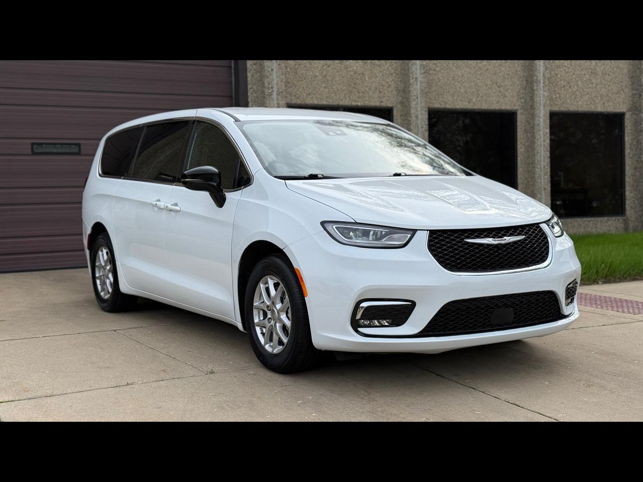 Chrysler Pacifica Select 2025