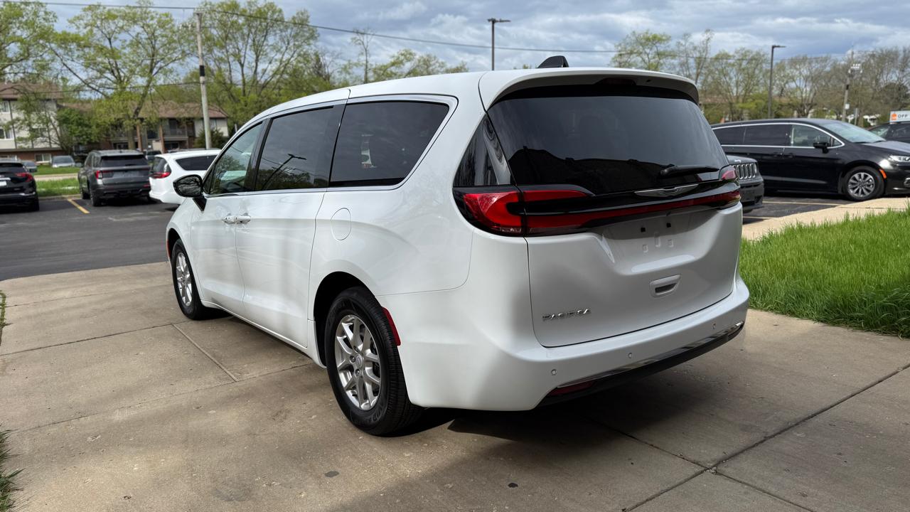 Chrysler Pacifica Select 2025