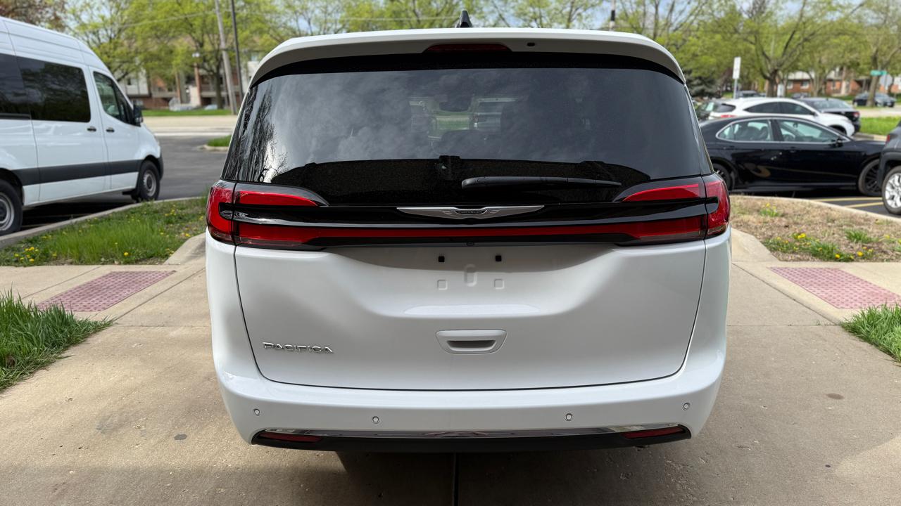 Chrysler Pacifica Select 2025