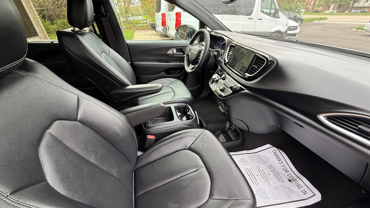 Chrysler Pacifica Select 2025