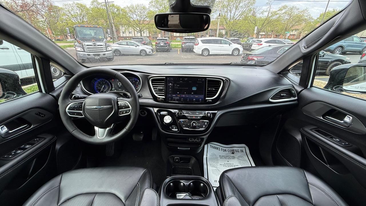 Chrysler Pacifica Select 2025