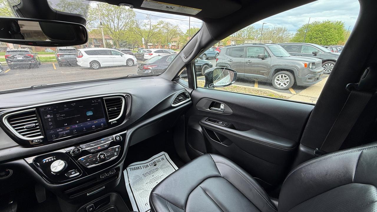 Chrysler Pacifica Select 2025