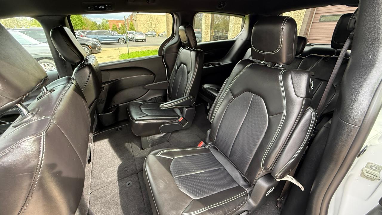 Chrysler Pacifica Select 2025