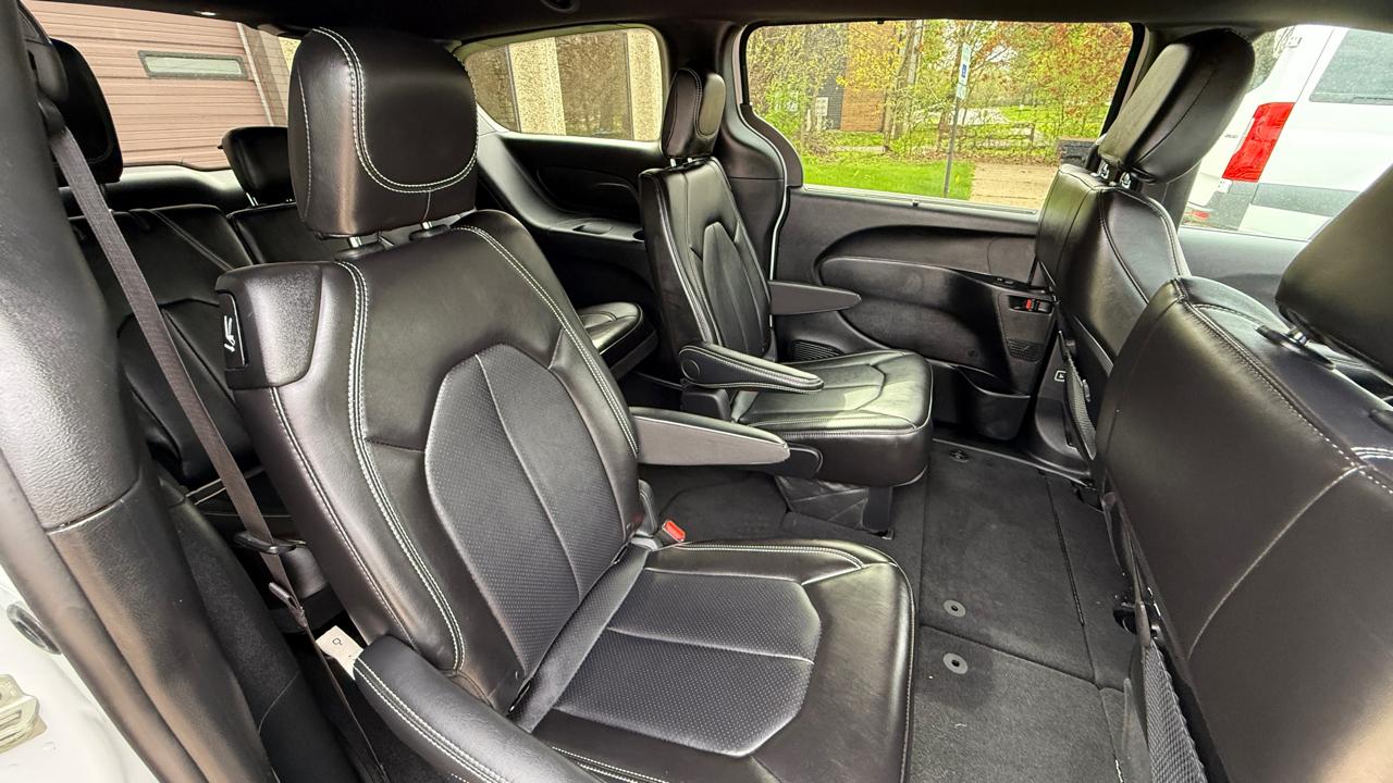 Chrysler Pacifica Select 2025