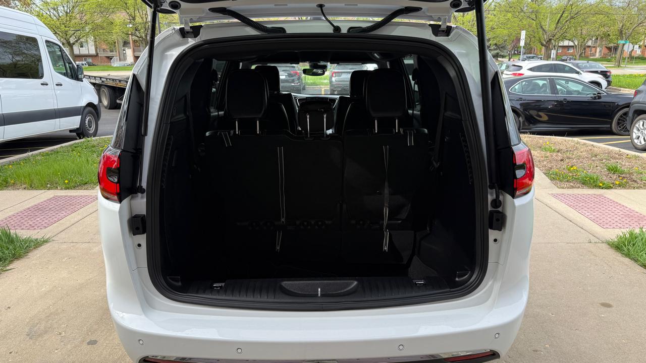 Chrysler Pacifica Select 2025