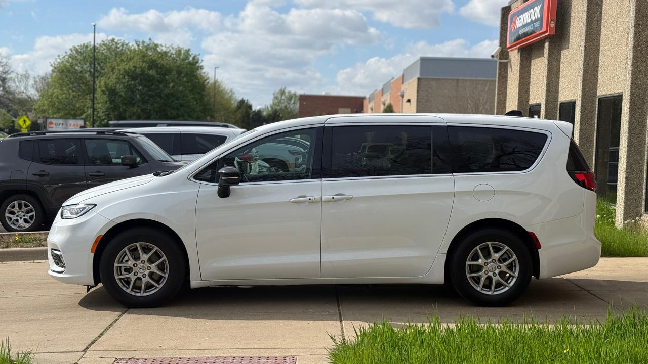 Chrysler Pacifica Select 2026