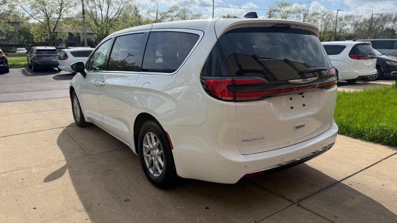 Chrysler Pacifica Select 2026