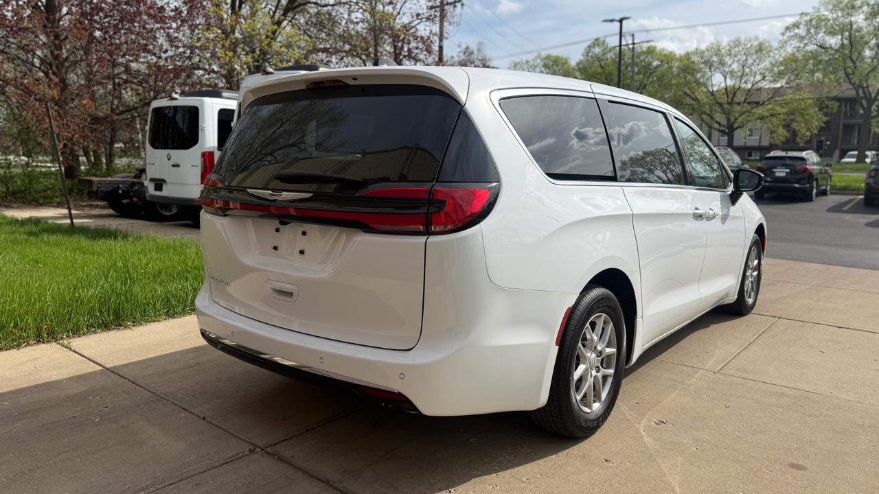 Chrysler Pacifica Select 2026