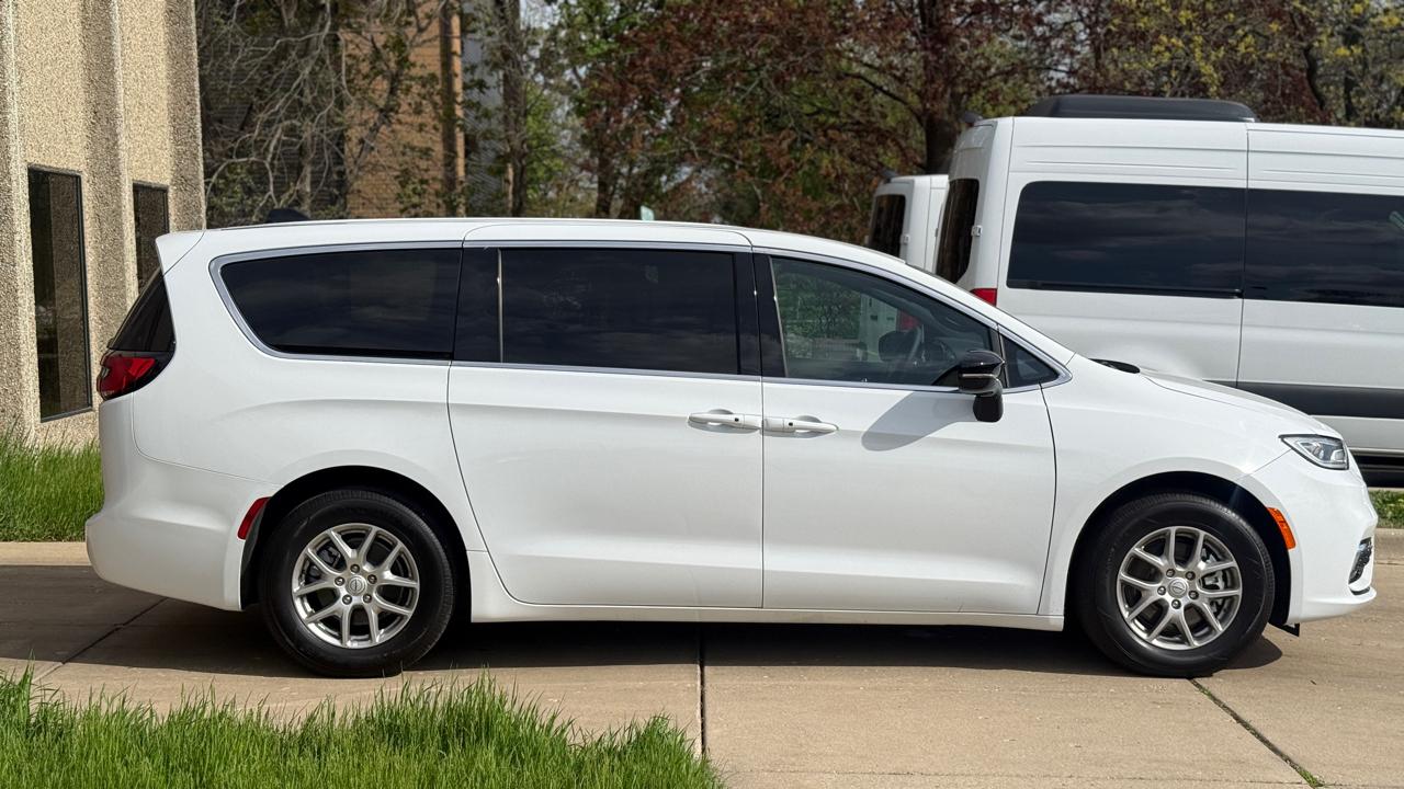 Chrysler Pacifica Select 2026