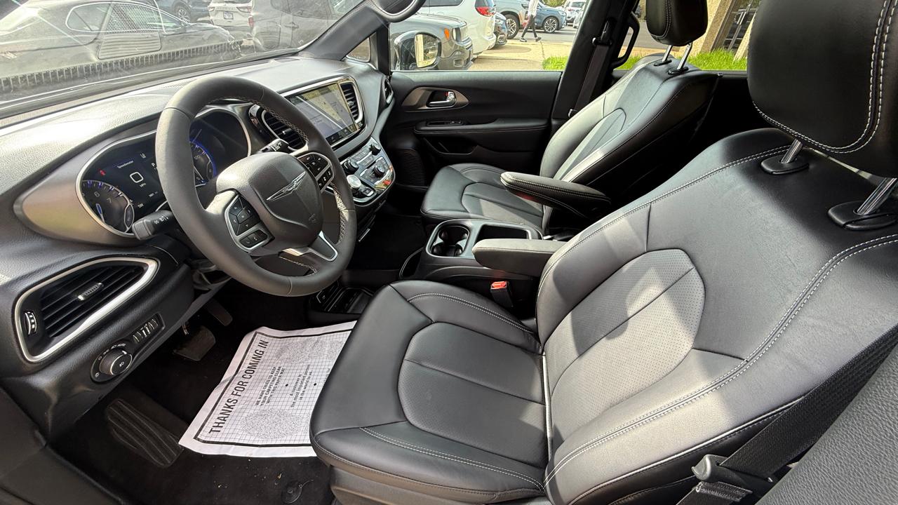 Chrysler Pacifica Select 2026