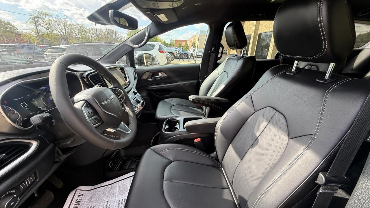 Chrysler Pacifica Select 2026