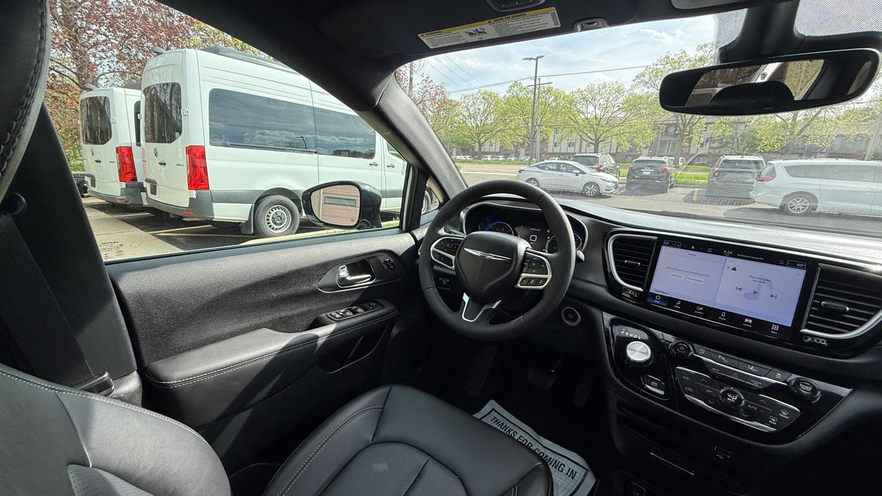 Chrysler Pacifica Select 2026