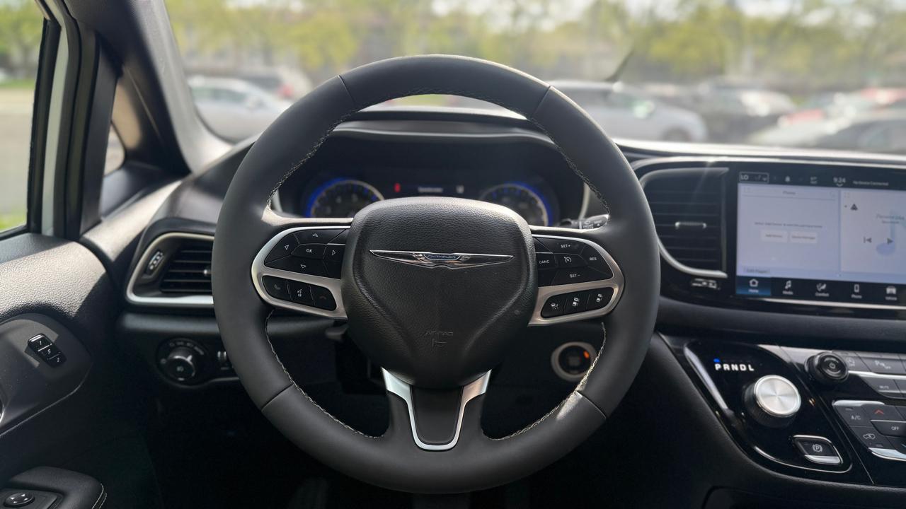 Chrysler Pacifica Select 2026