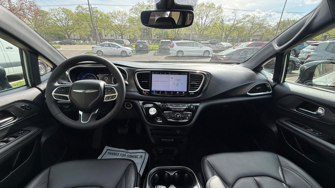 Chrysler Pacifica Select 2026