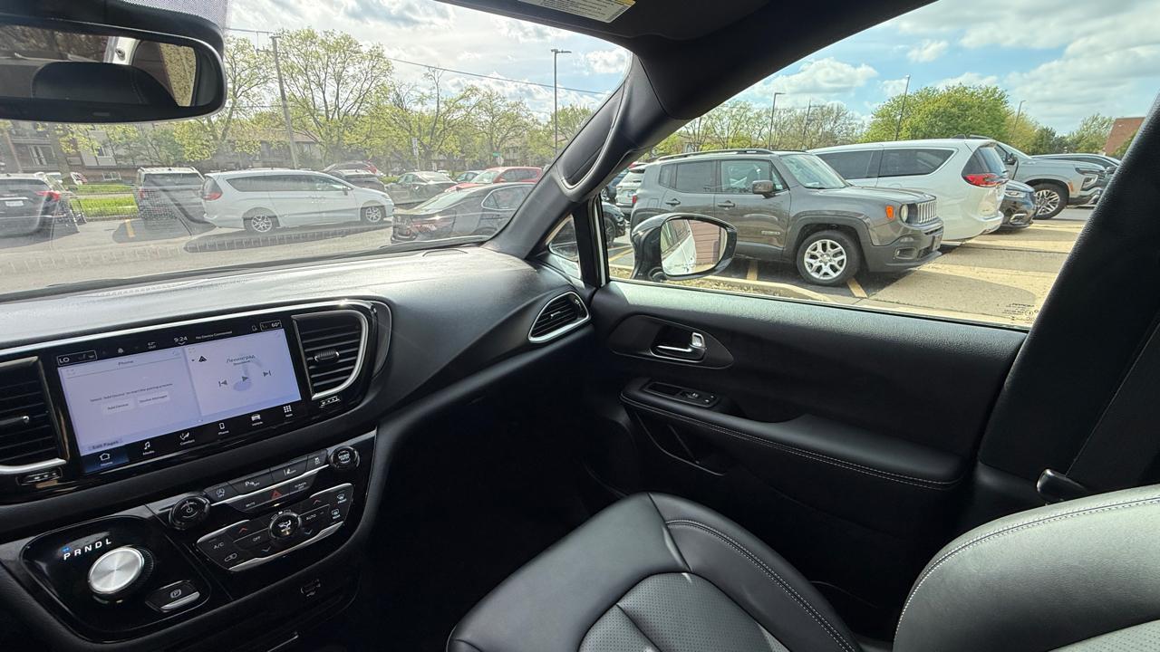 Chrysler Pacifica Select 2026