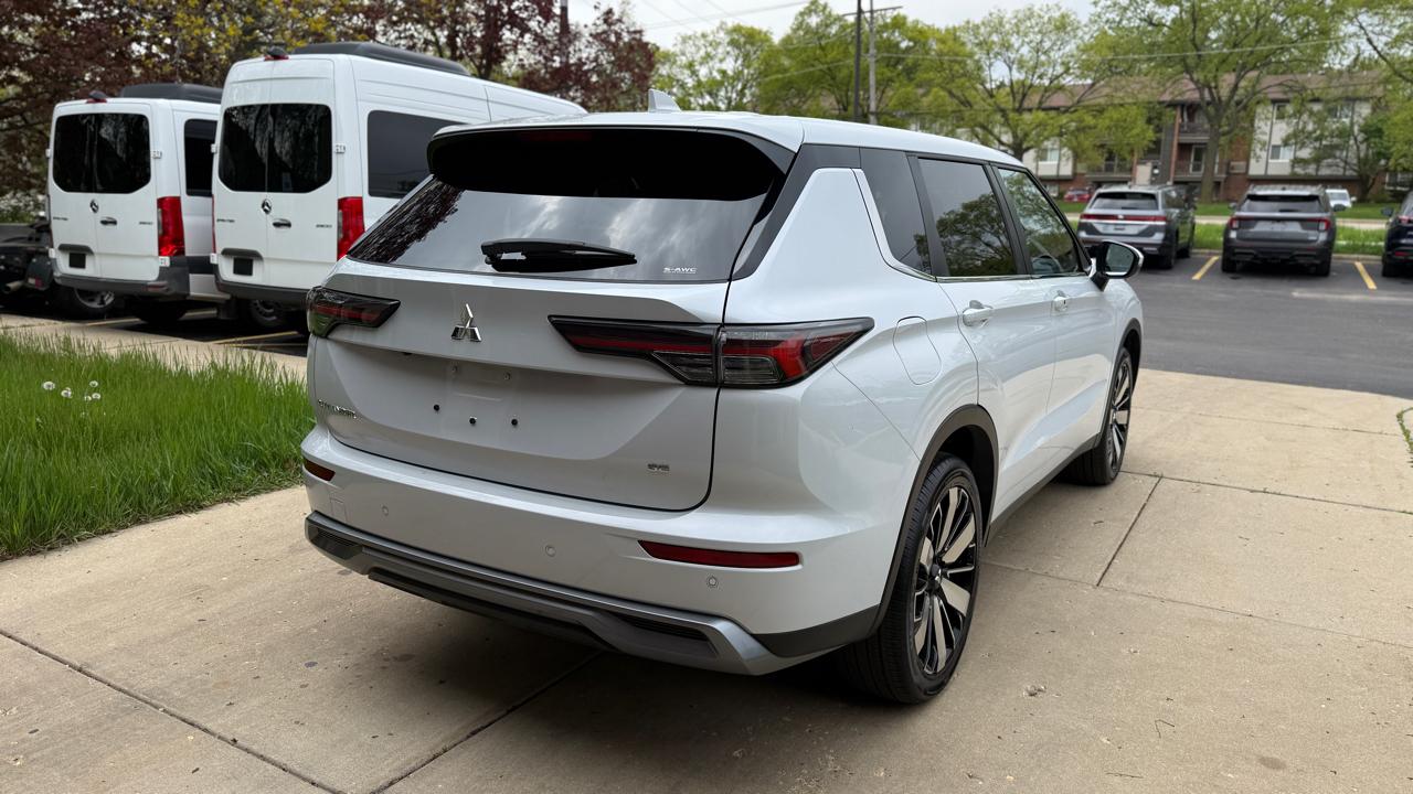 Mitsubishi Outlander SE 4WD 2025