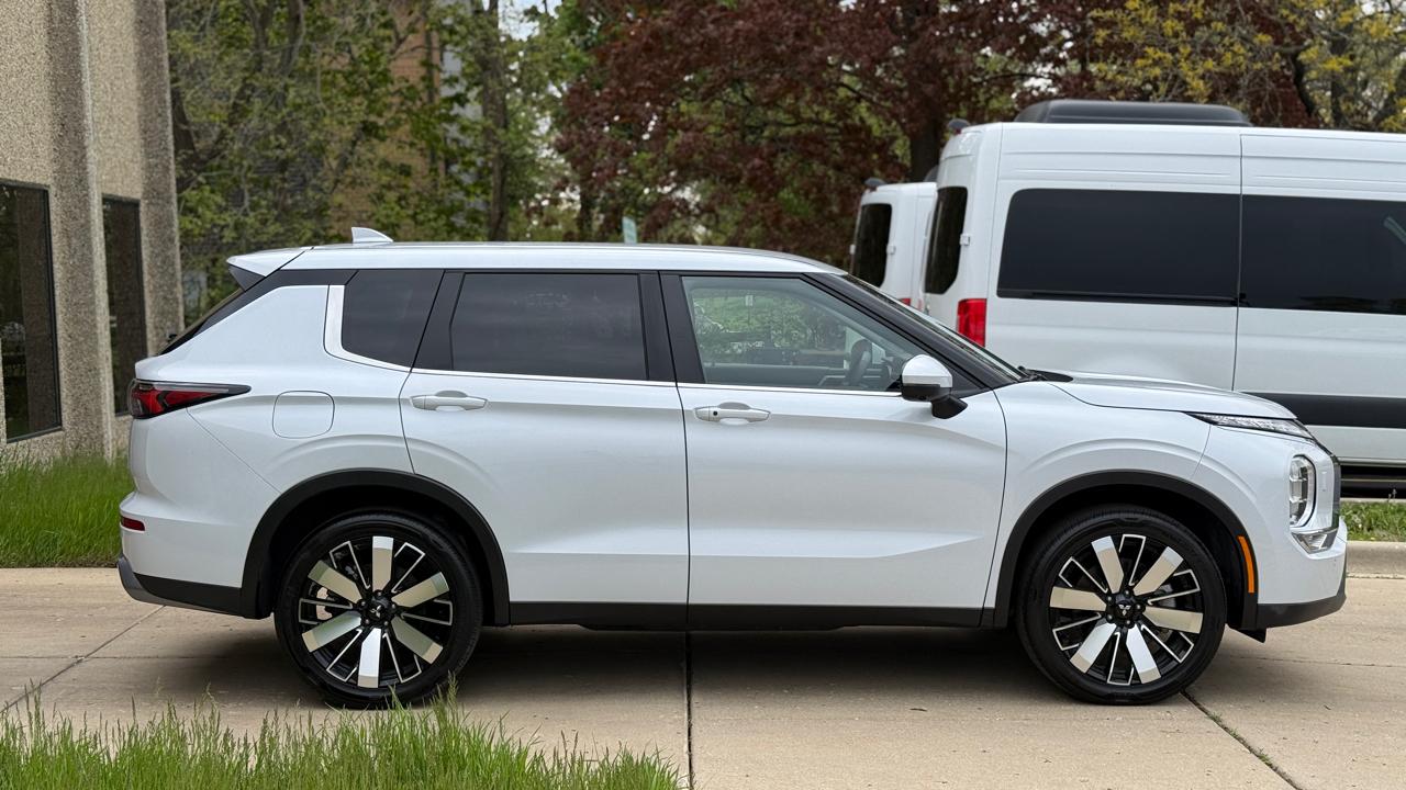 Mitsubishi Outlander SE 4WD 2025