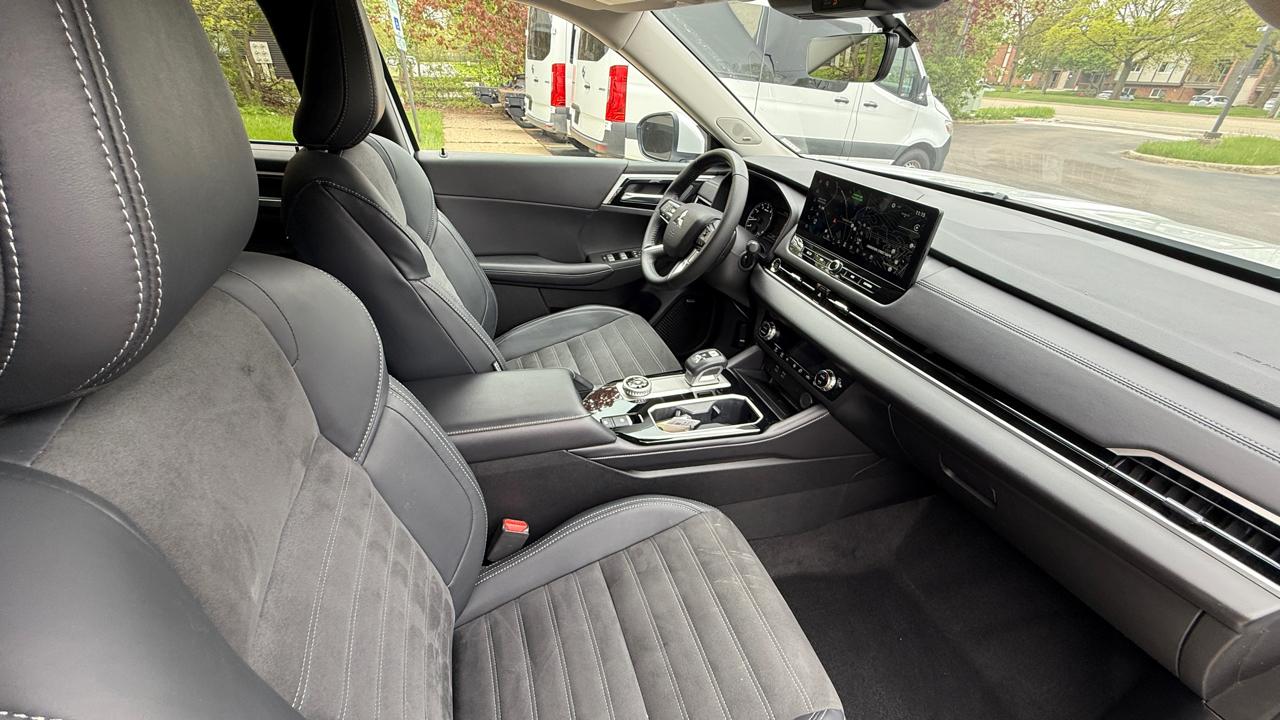 Mitsubishi Outlander SE 4WD 2025