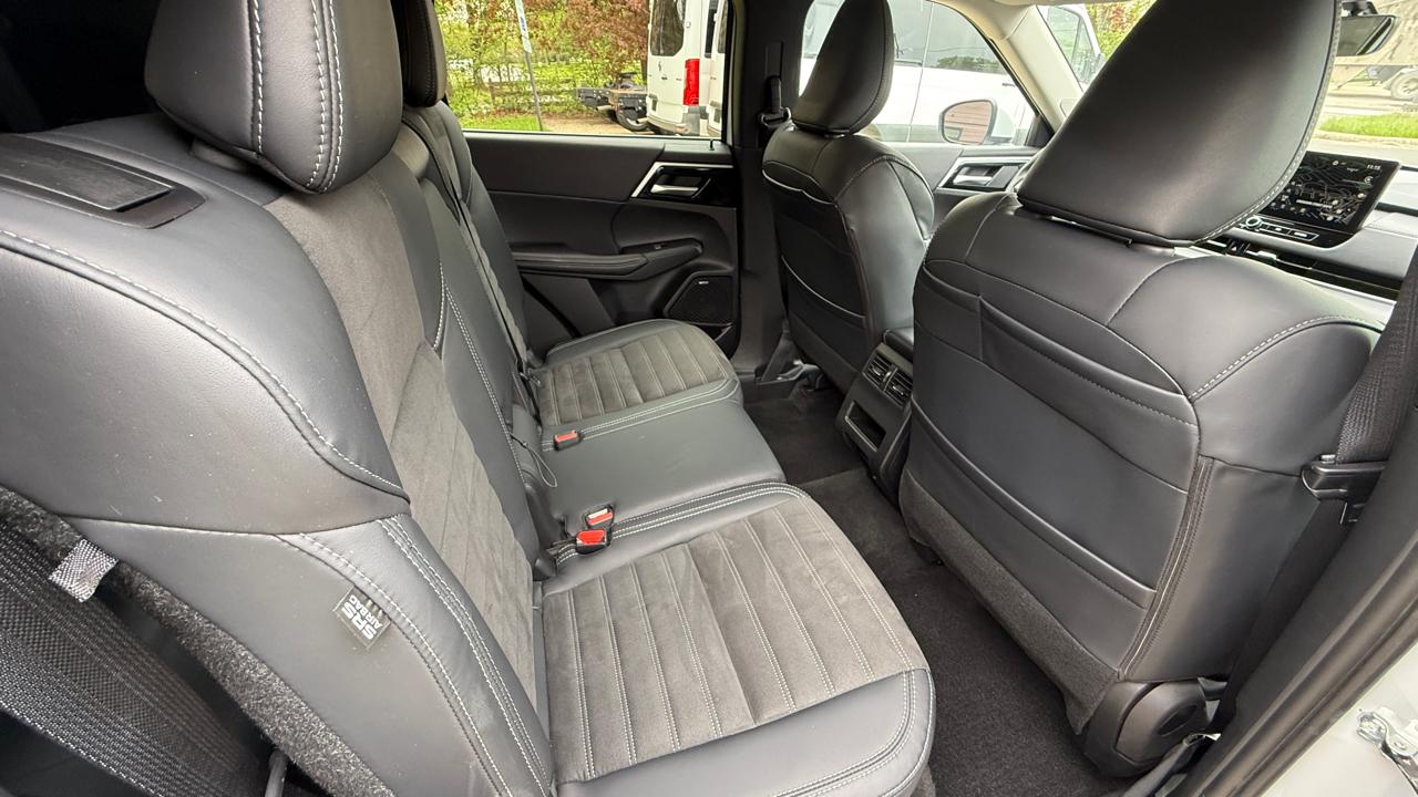 Mitsubishi Outlander SE 4WD 2025