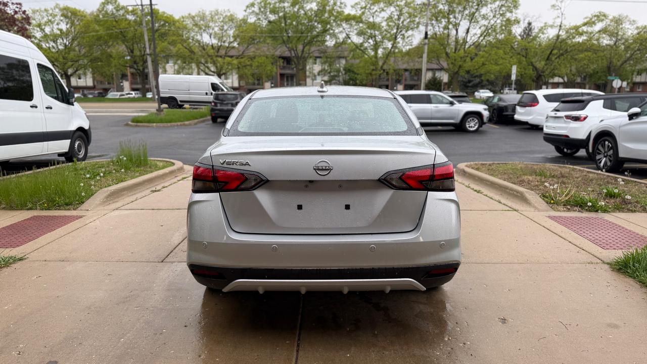 Nissan Versa SV 2025