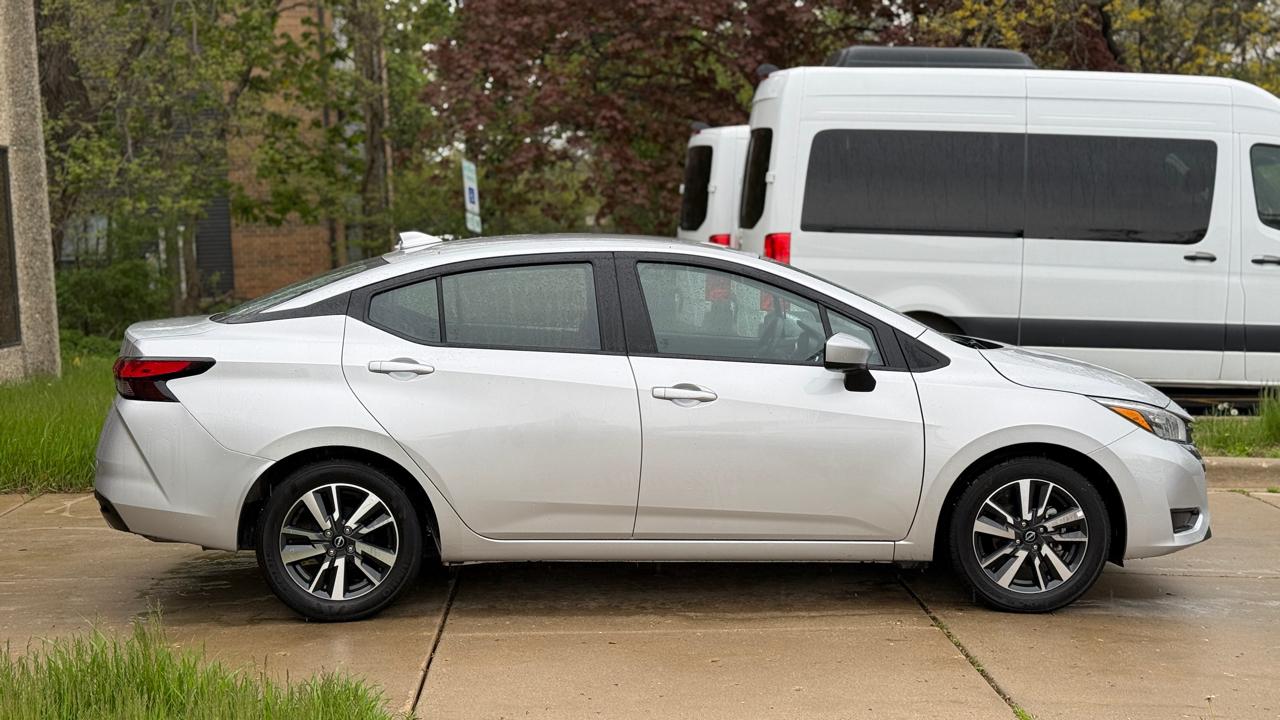 Nissan Versa SV 2025