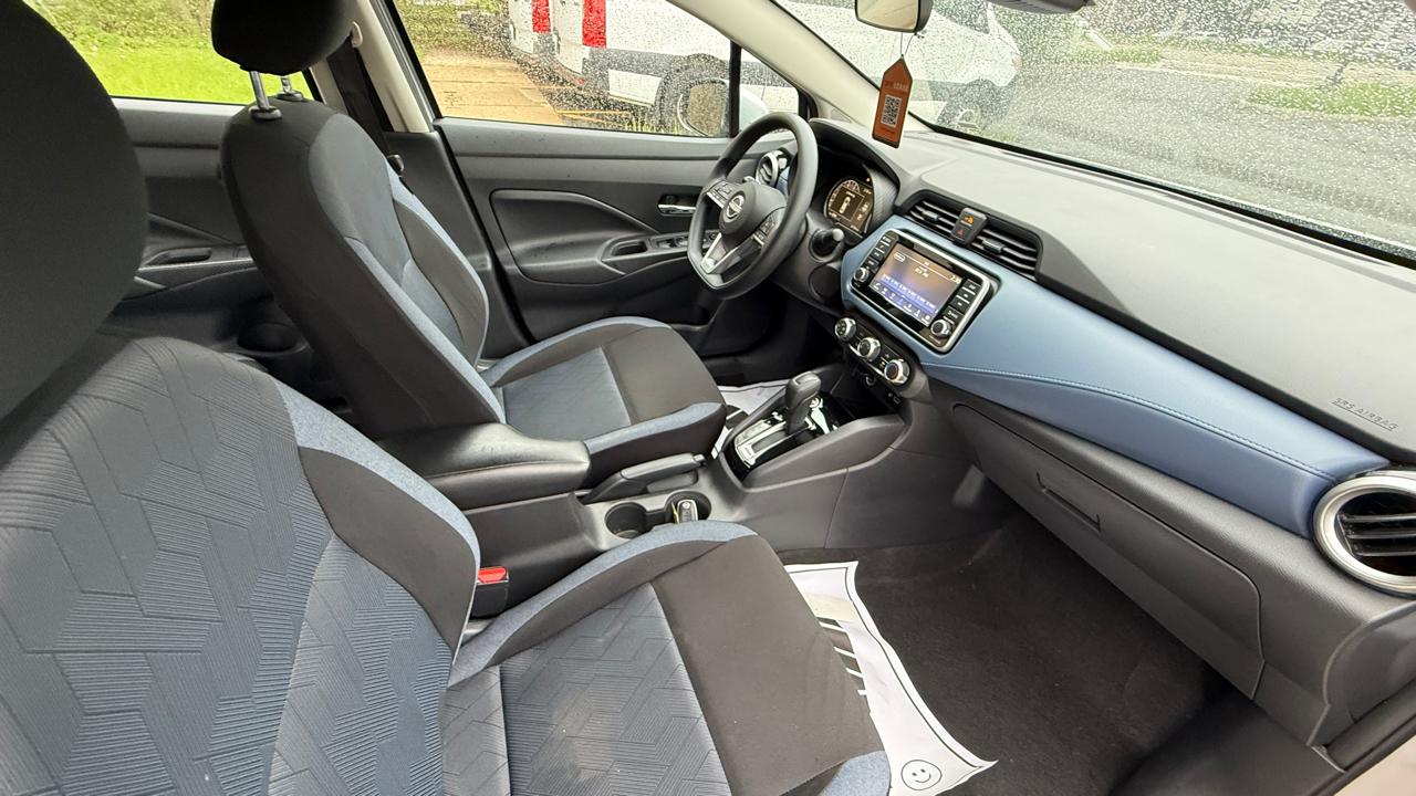 Nissan Versa SV 2025