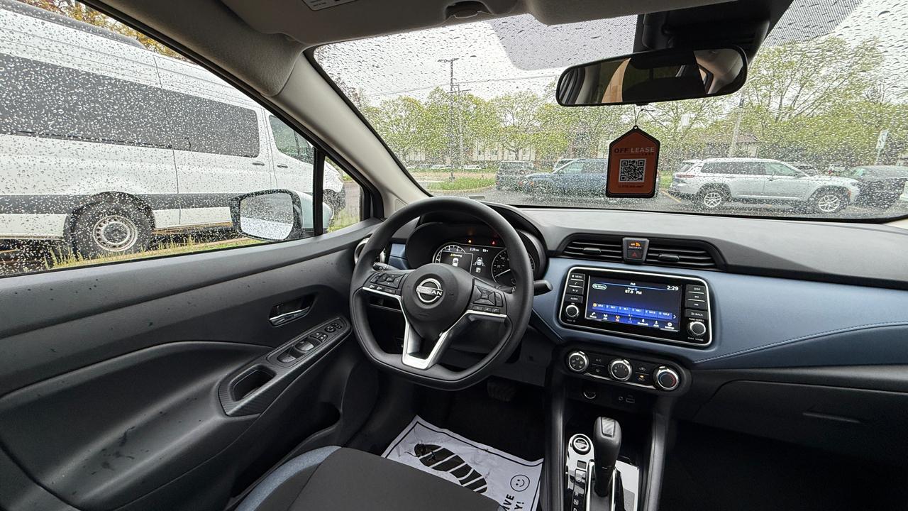 Nissan Versa SV 2025