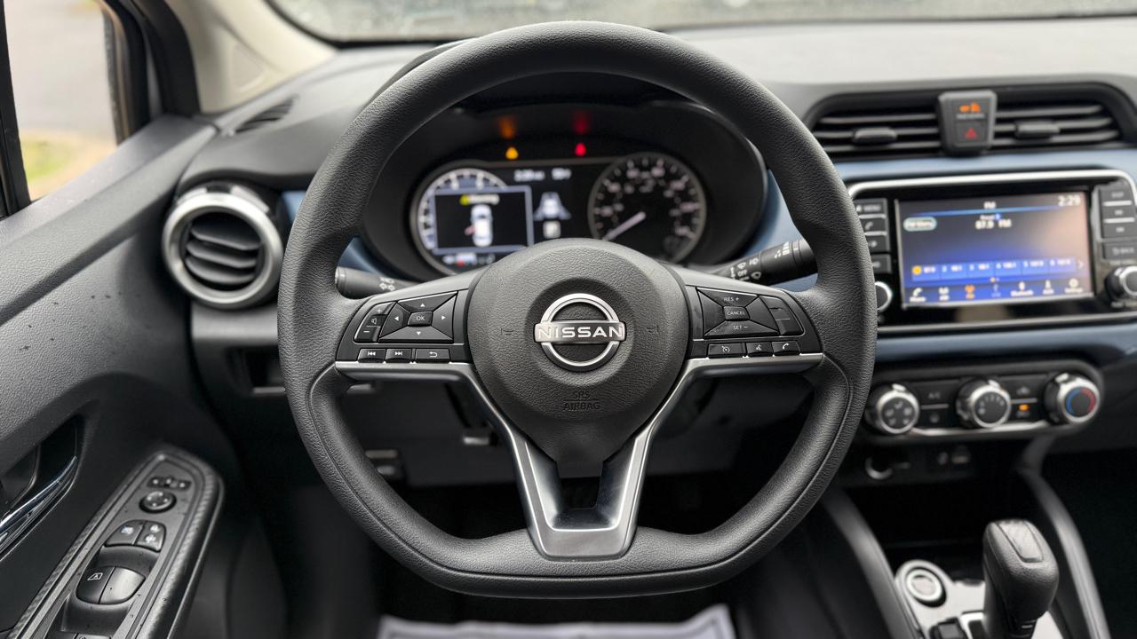 Nissan Versa SV 2025