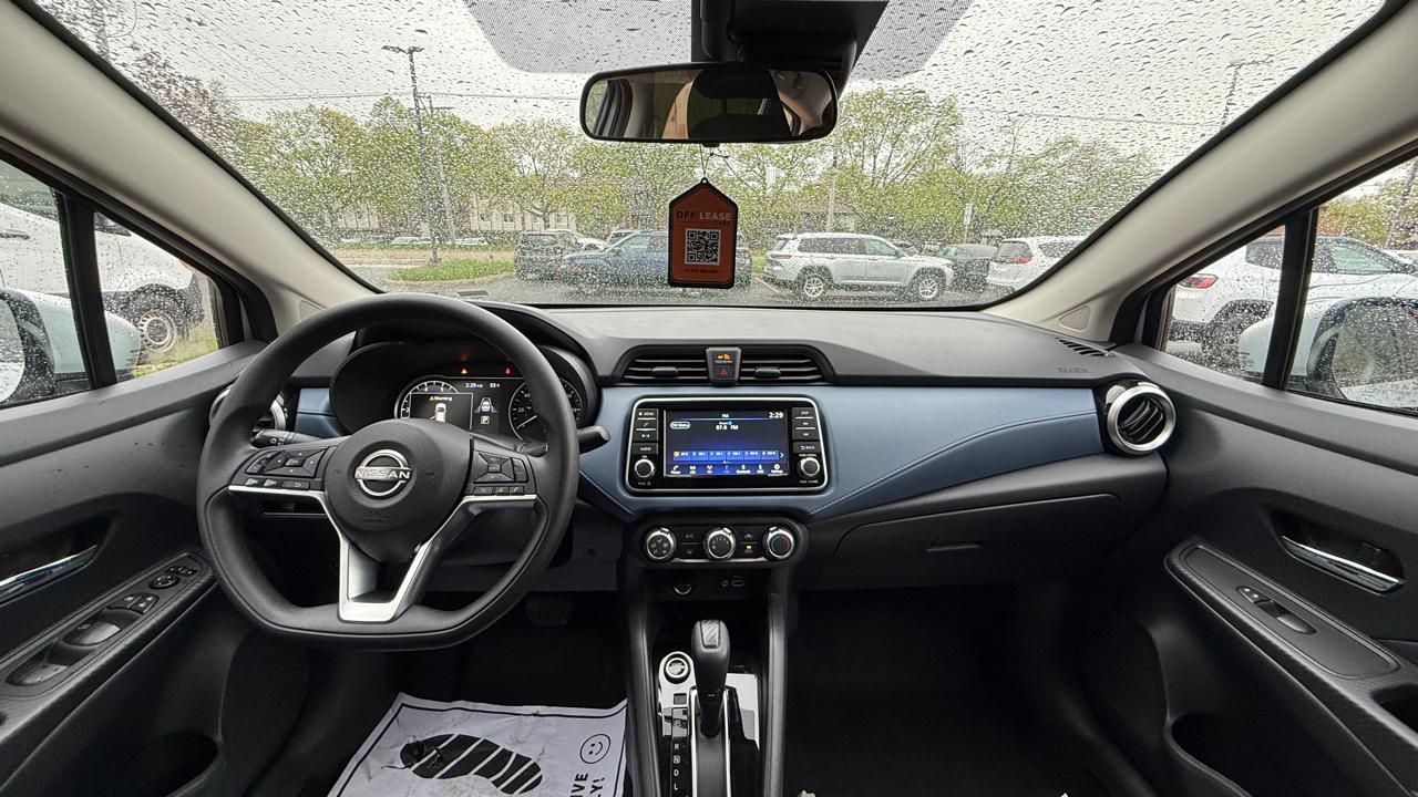 Nissan Versa SV 2025