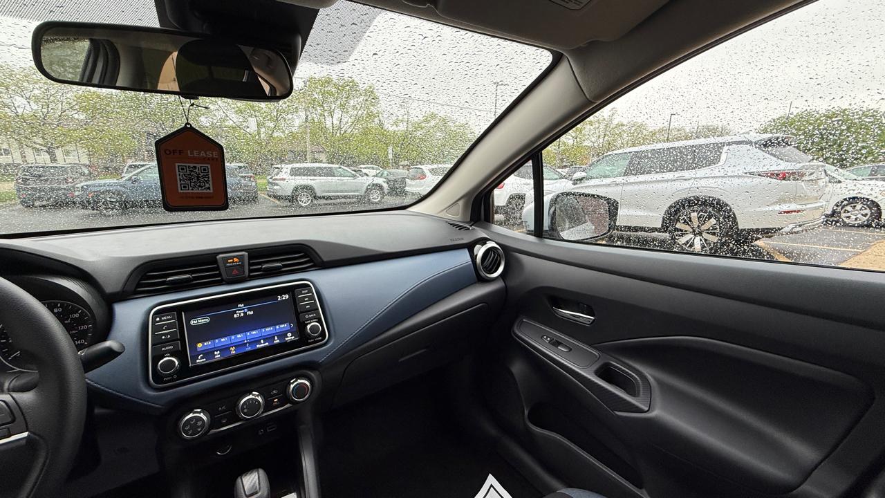 Nissan Versa SV 2025