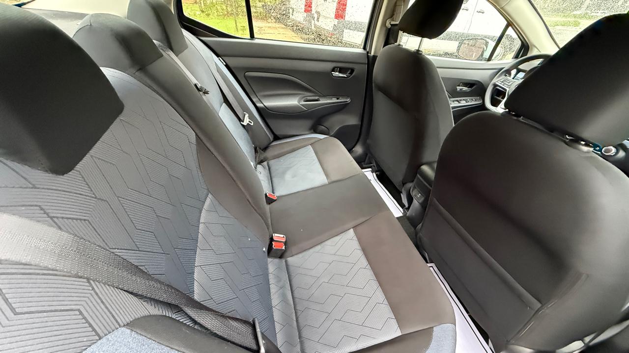 Nissan Versa SV 2025