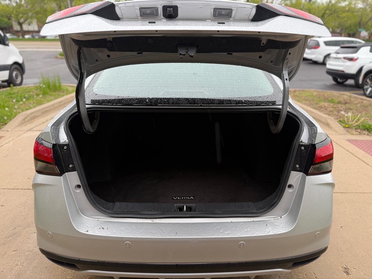 Nissan Versa SV 2025