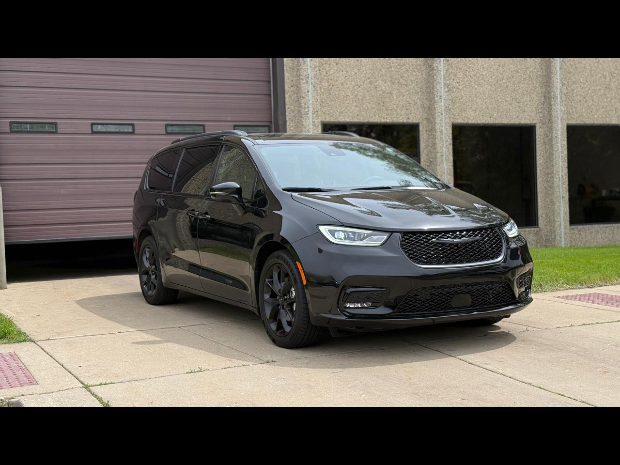 Chrysler Pacifica Limited 2025