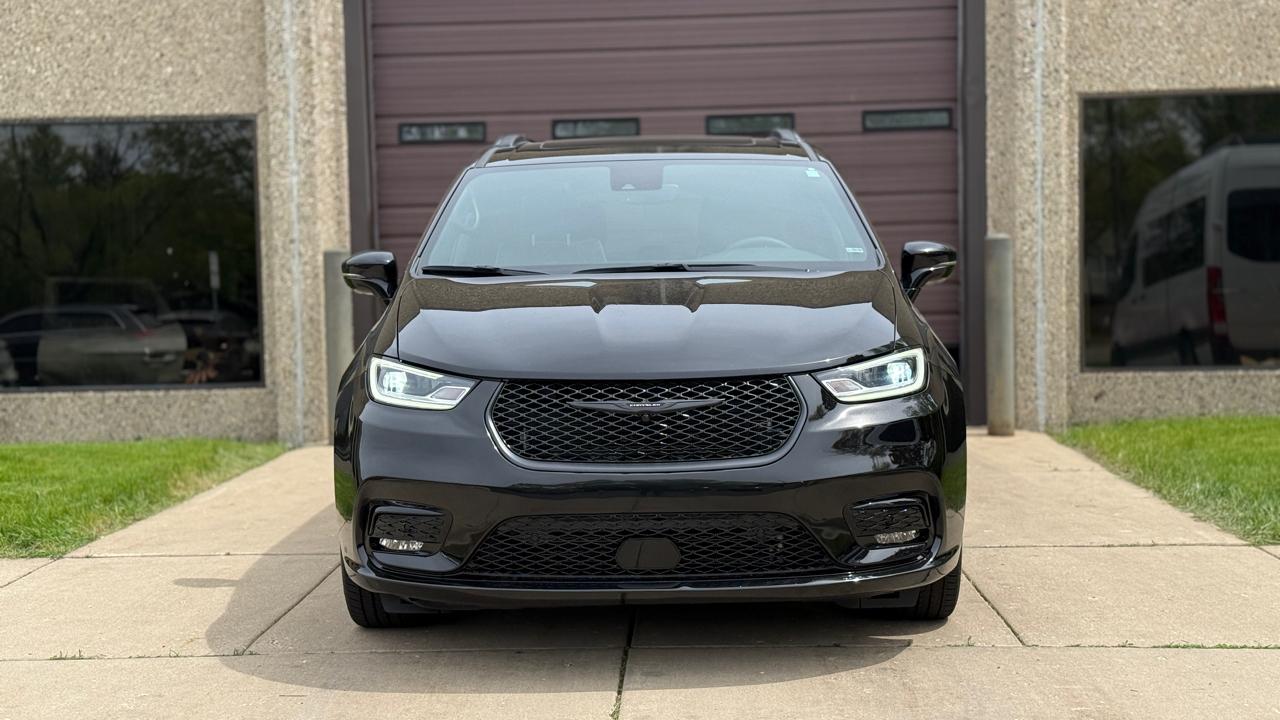Chrysler Pacifica Limited 2025