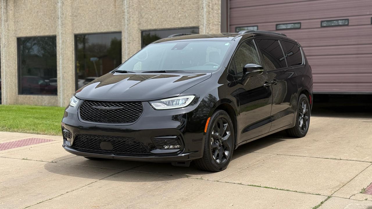 Chrysler Pacifica Limited 2025
