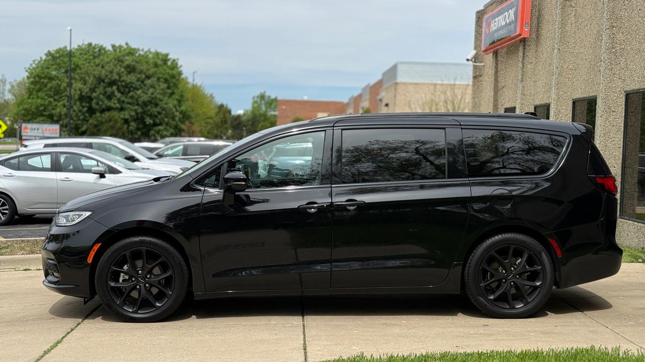 Chrysler Pacifica Limited 2025