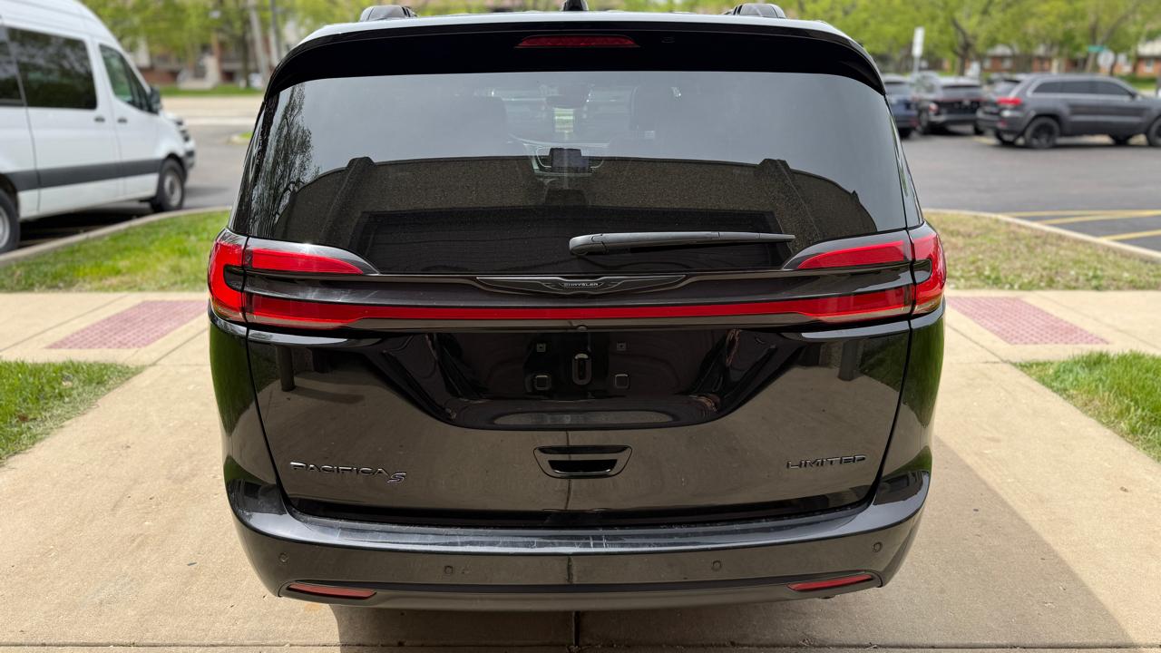 Chrysler Pacifica Limited 2025
