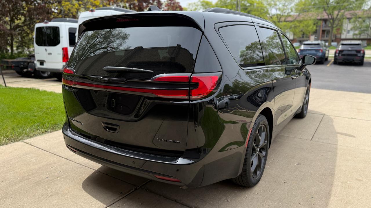 Chrysler Pacifica Limited 2025