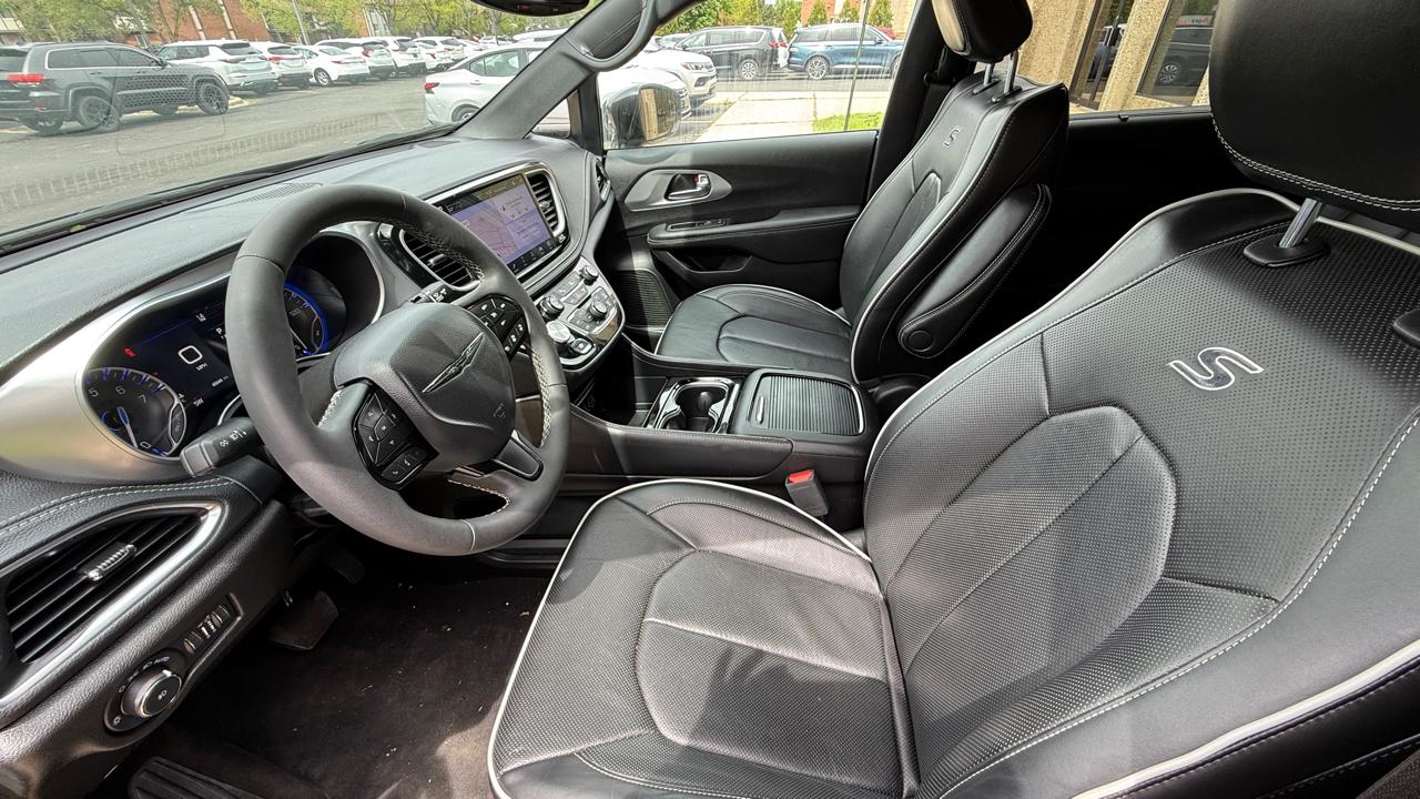 Chrysler Pacifica Limited 2025
