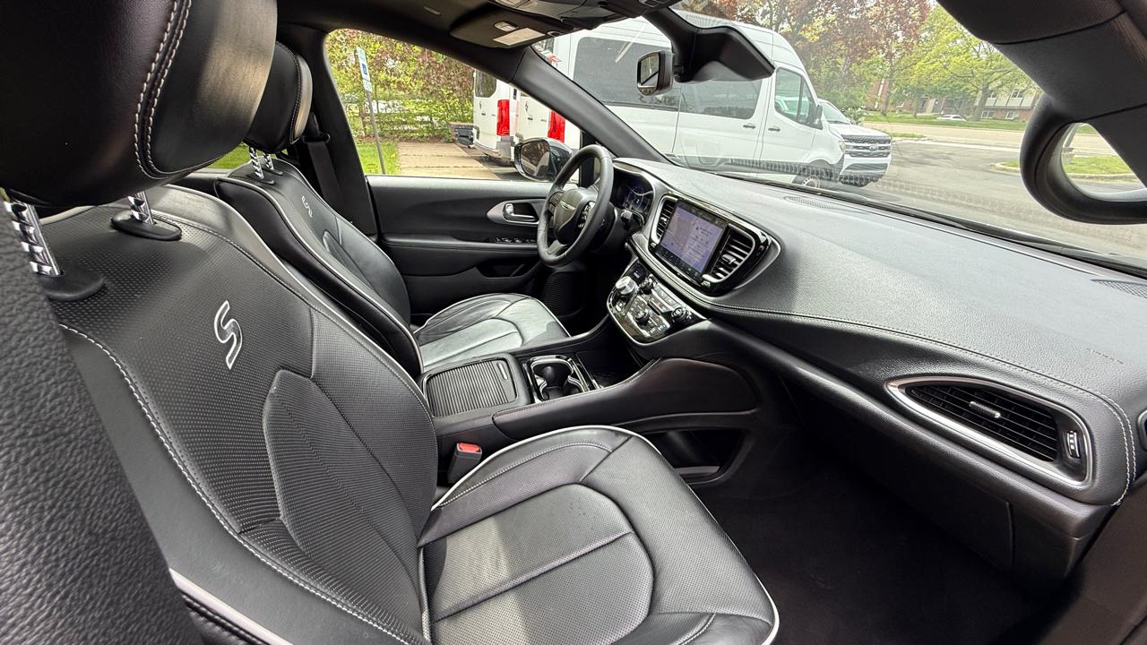 Chrysler Pacifica Limited 2025
