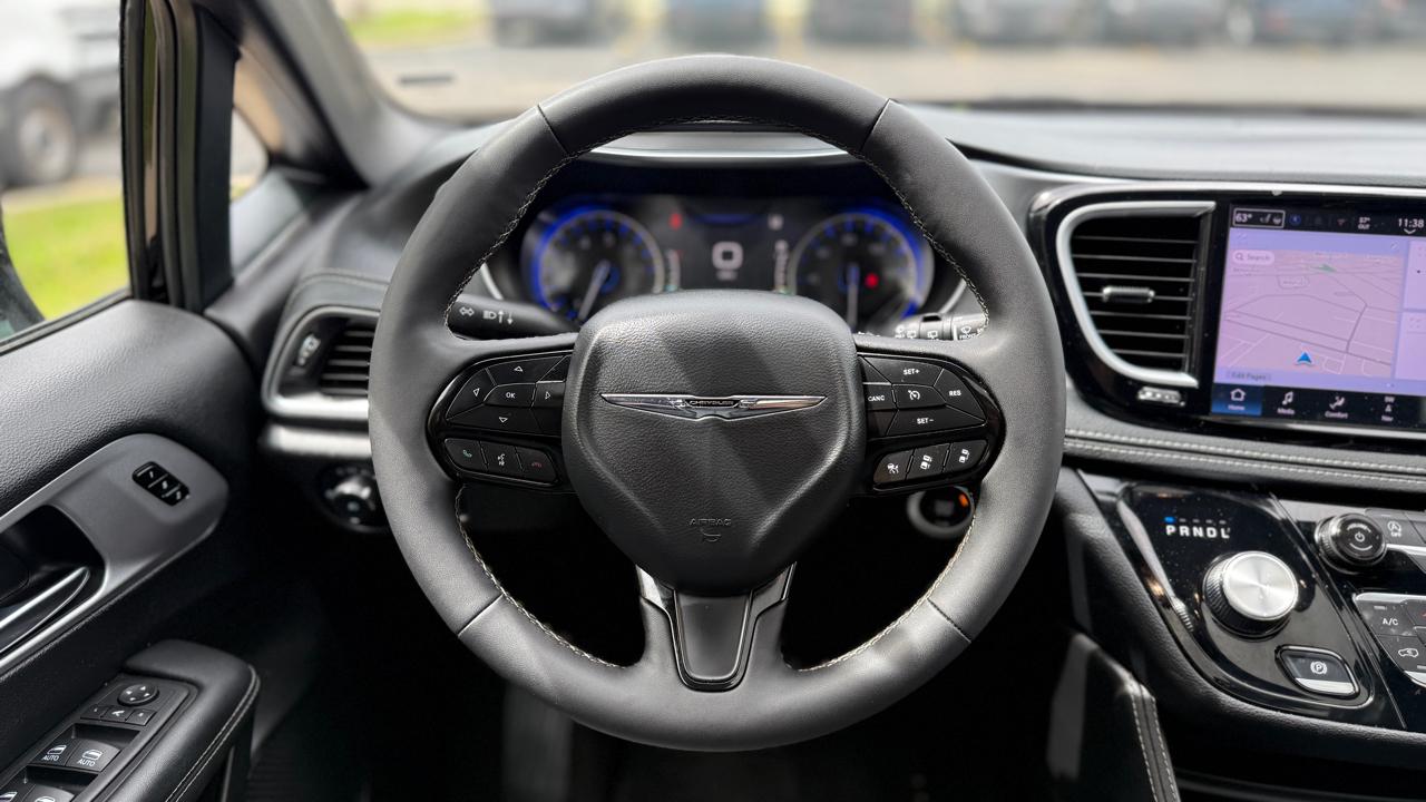 Chrysler Pacifica Limited 2025