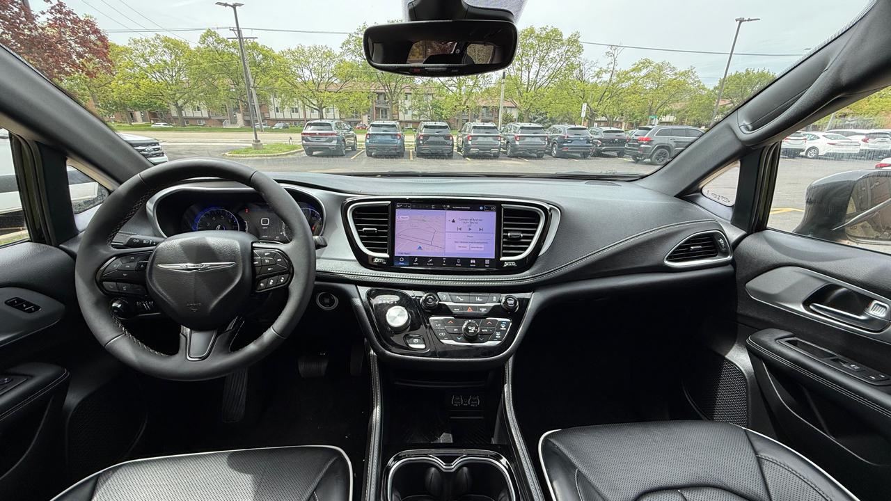 Chrysler Pacifica Limited 2025