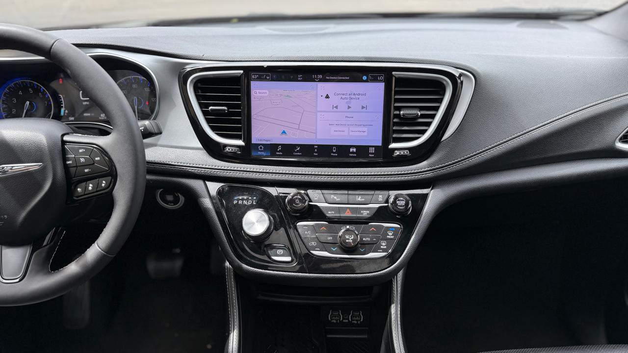 Chrysler Pacifica Limited 2025